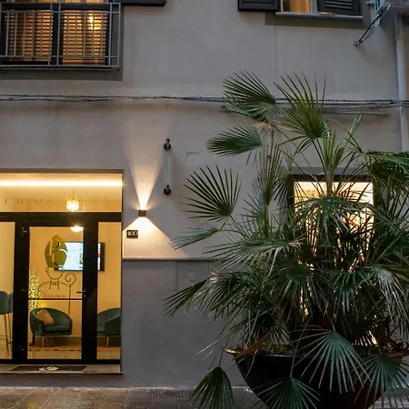 Palazzorefici Hotel apartamentowy Neapol